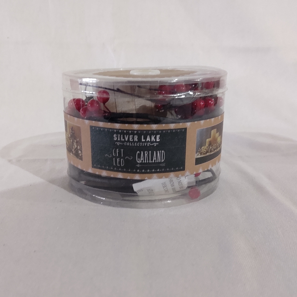 COPY - NEW Silver Lake Collective Garland 6 ft LEDBuilt in 4 Hr Timer Battery O…